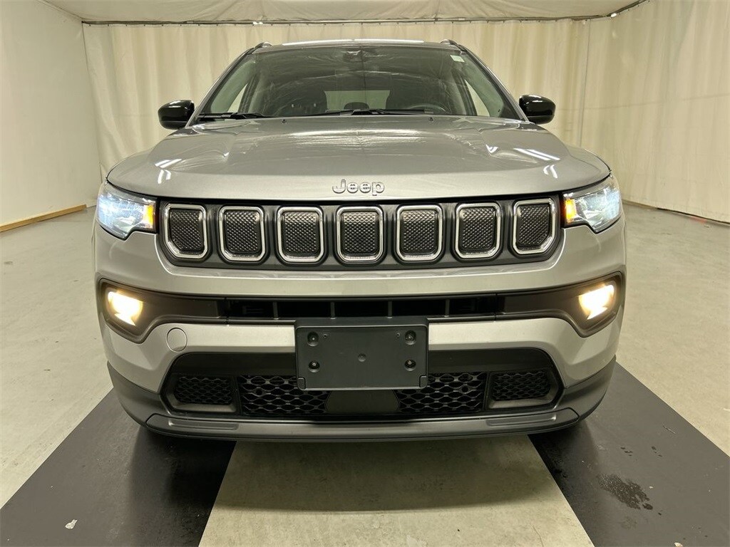 2022 Jeep Compass Latitude photo 2