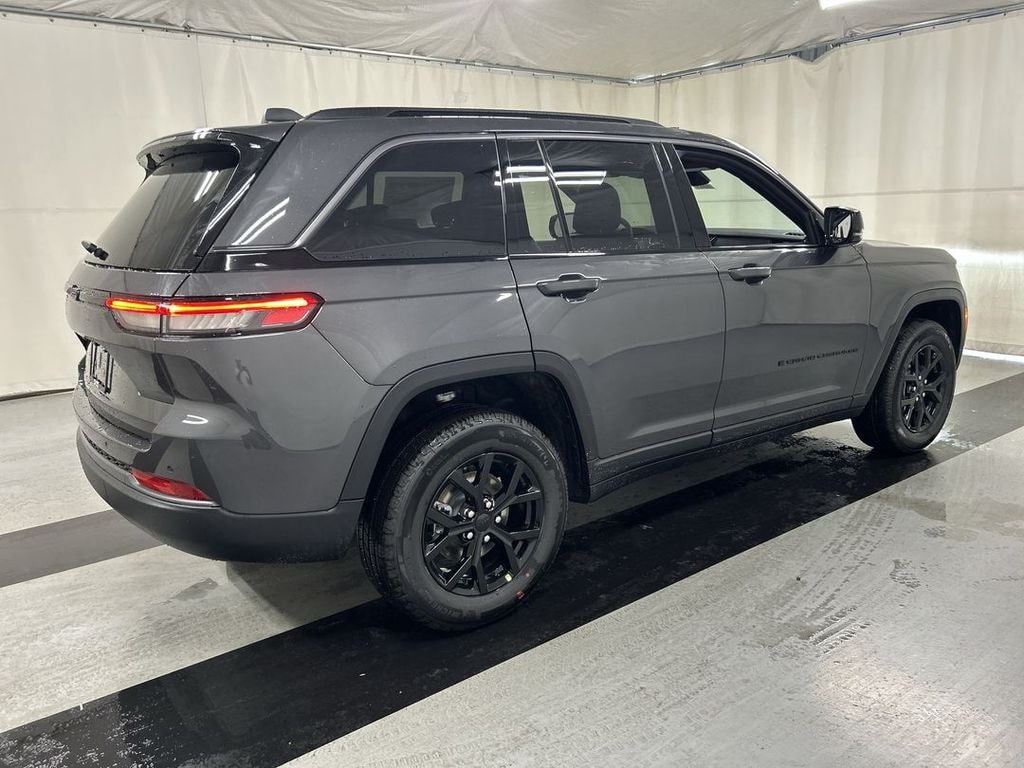 New 2026 Jeep Grand Cherokee LAREDO ALTITUDE 4X4 Sport Utility