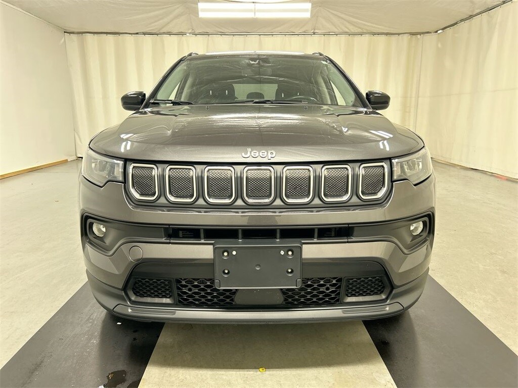 2022 Jeep Compass Latitude photo 2