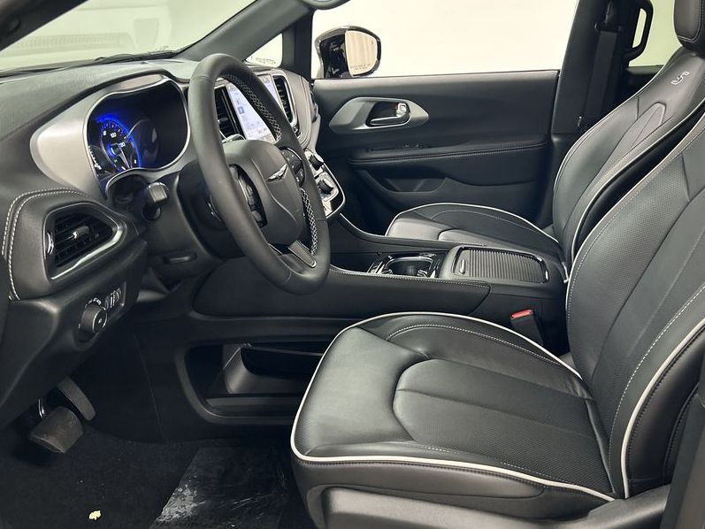 2026 Chrysler Pacifica Limited - Photo 12