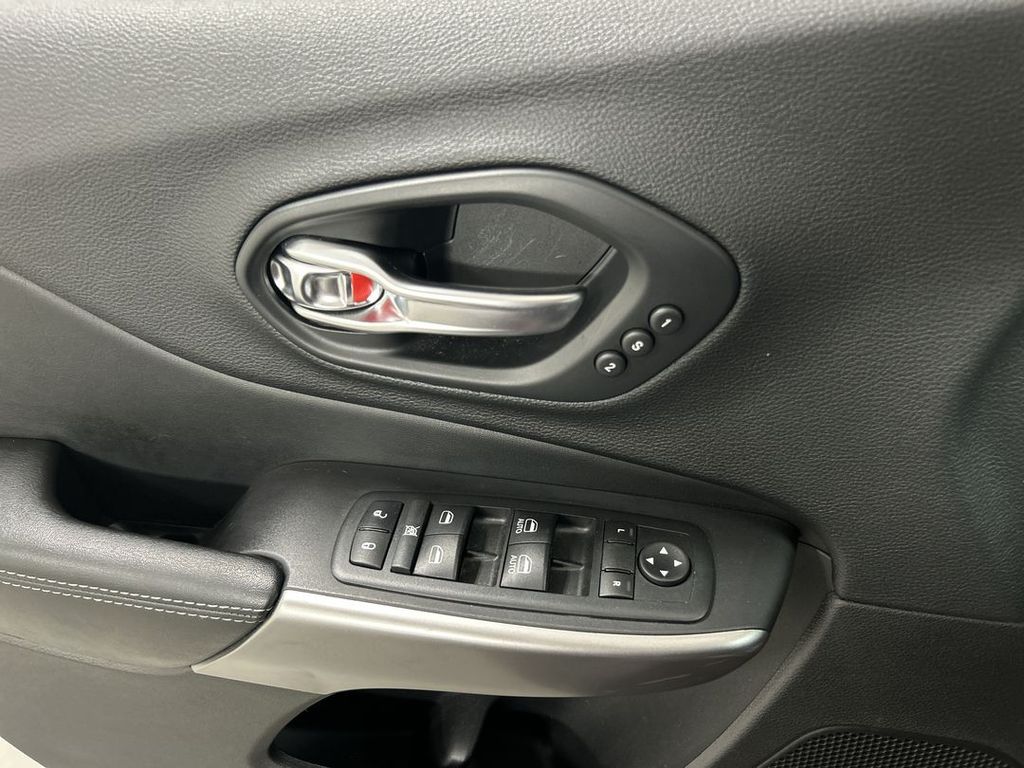 2020 Jeep Cherokee High Altitude - Photo 11