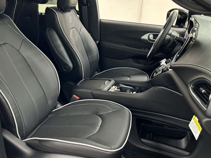 2026 Chrysler Pacifica Limited - Photo 24