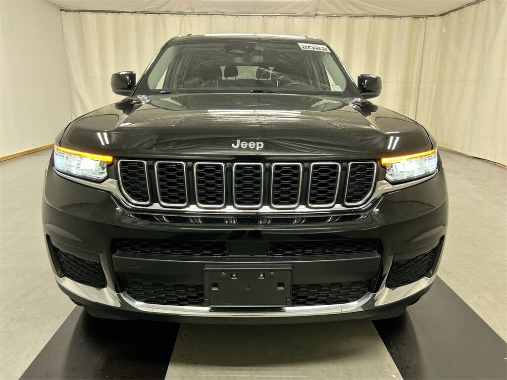 2022 Jeep Grand Cherokee Laredo photo 2