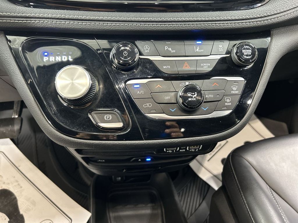 2023 Chrysler Pacifica Touring L - Photo 18