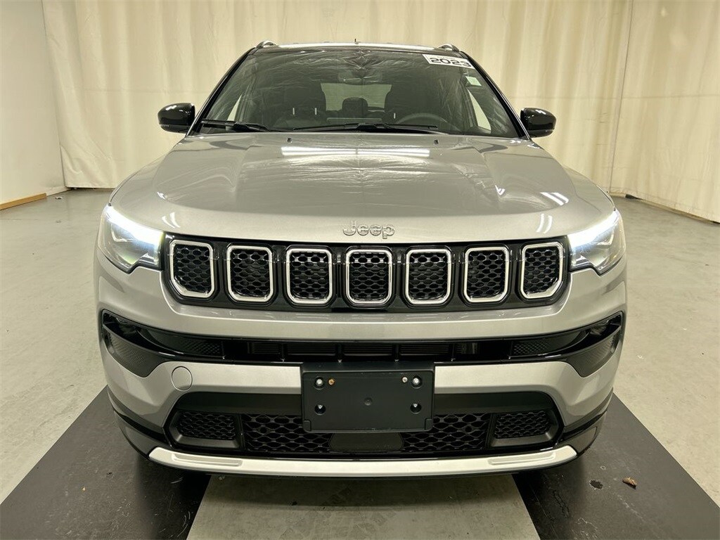 2023 Jeep Compass Limited photo 2