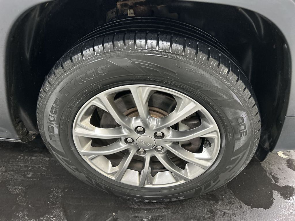 2019 Jeep Cherokee Latitude Plus - Photo 8