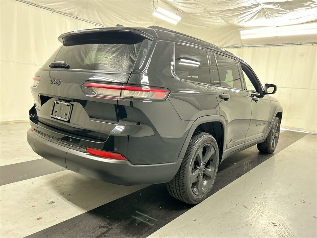 2023 Jeep Grand Cherokee Altitude photo 2