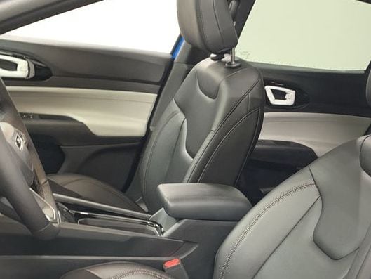 2025 Jeep Compass Limited - Photo 11