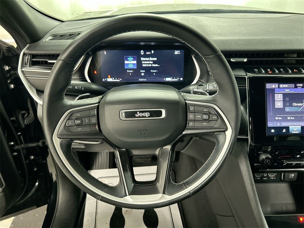 2022 Jeep Grand Cherokee Laredo Altitude photo 3