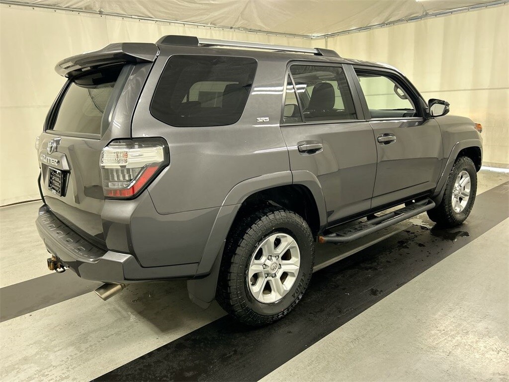 2019 Toyota 4Runner SR5 photo 2
