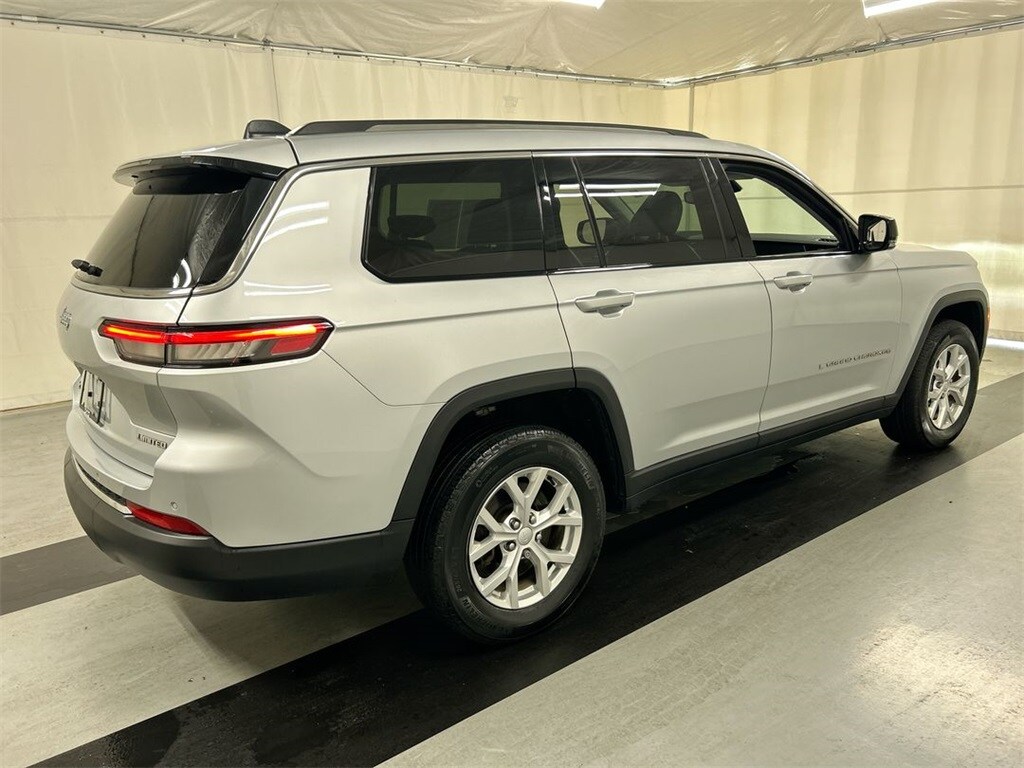 2023 Jeep Grand Cherokee Limited photo 2
