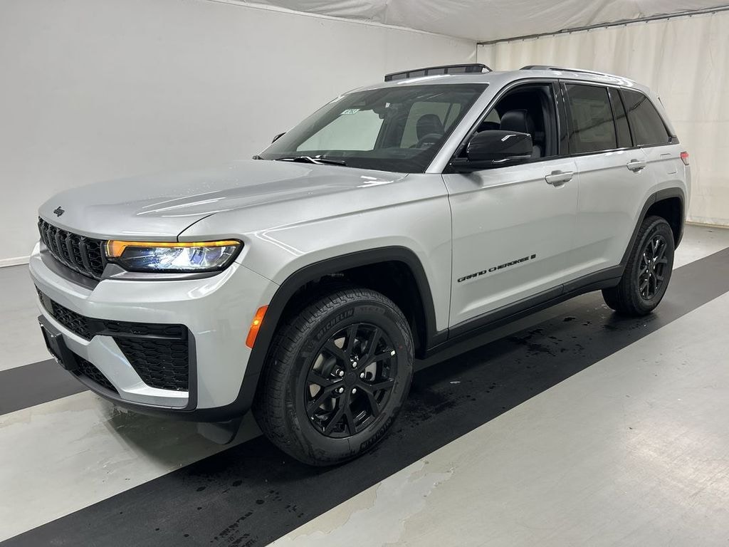 New 2026 Jeep Grand Cherokee LAREDO ALTITUDE 4X4 Sport Utility