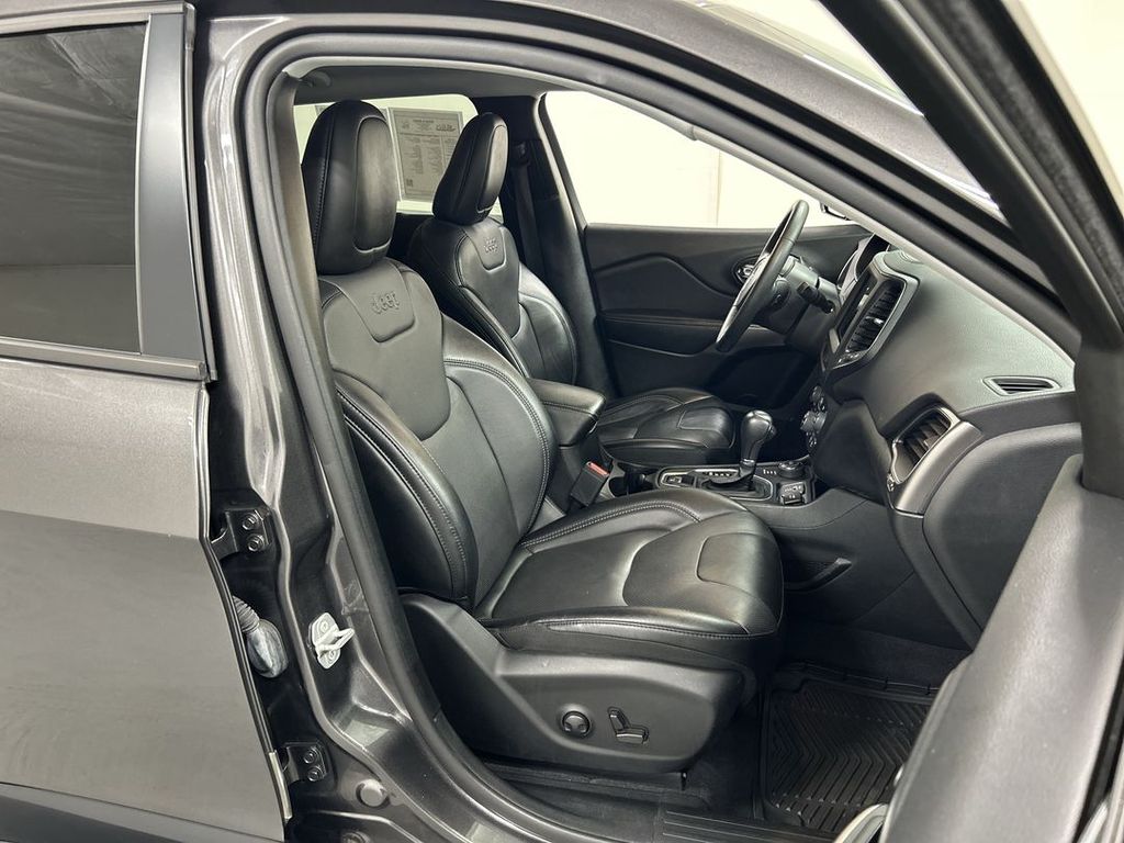 2022 Jeep Cherokee Latitude Lux - Photo 22
