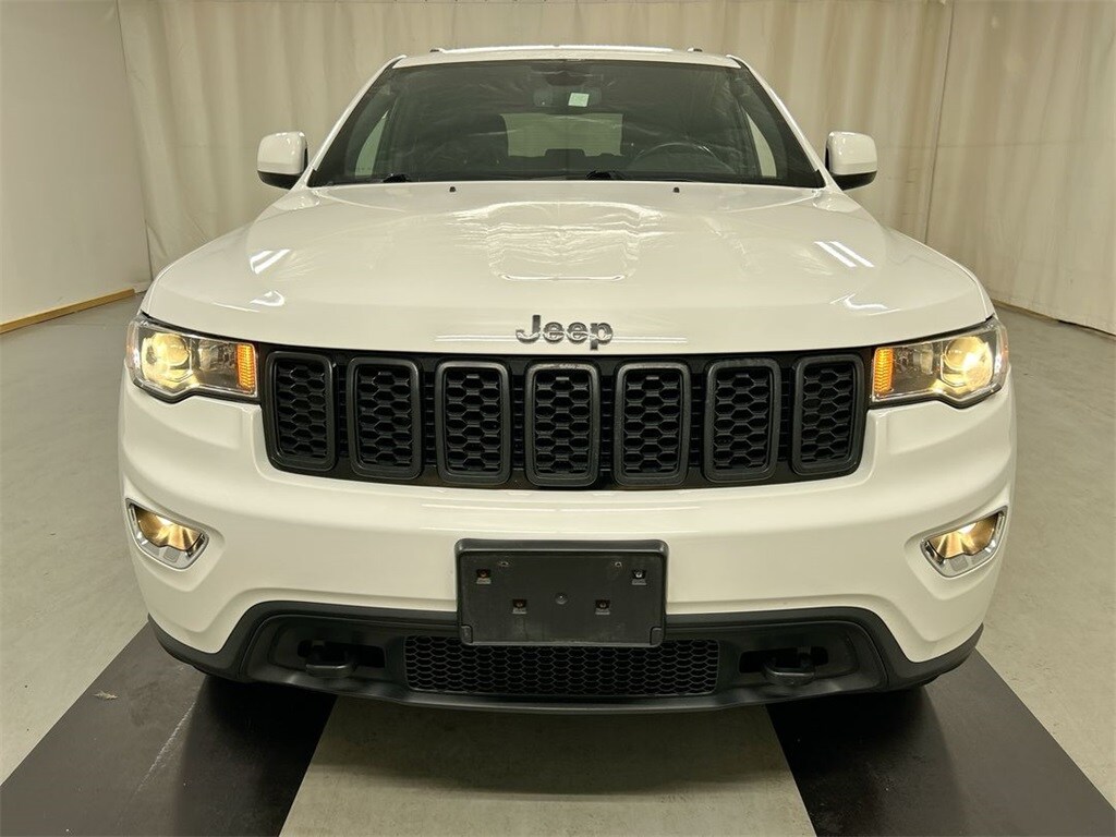 2020 Jeep Grand Cherokee Laredo photo 3