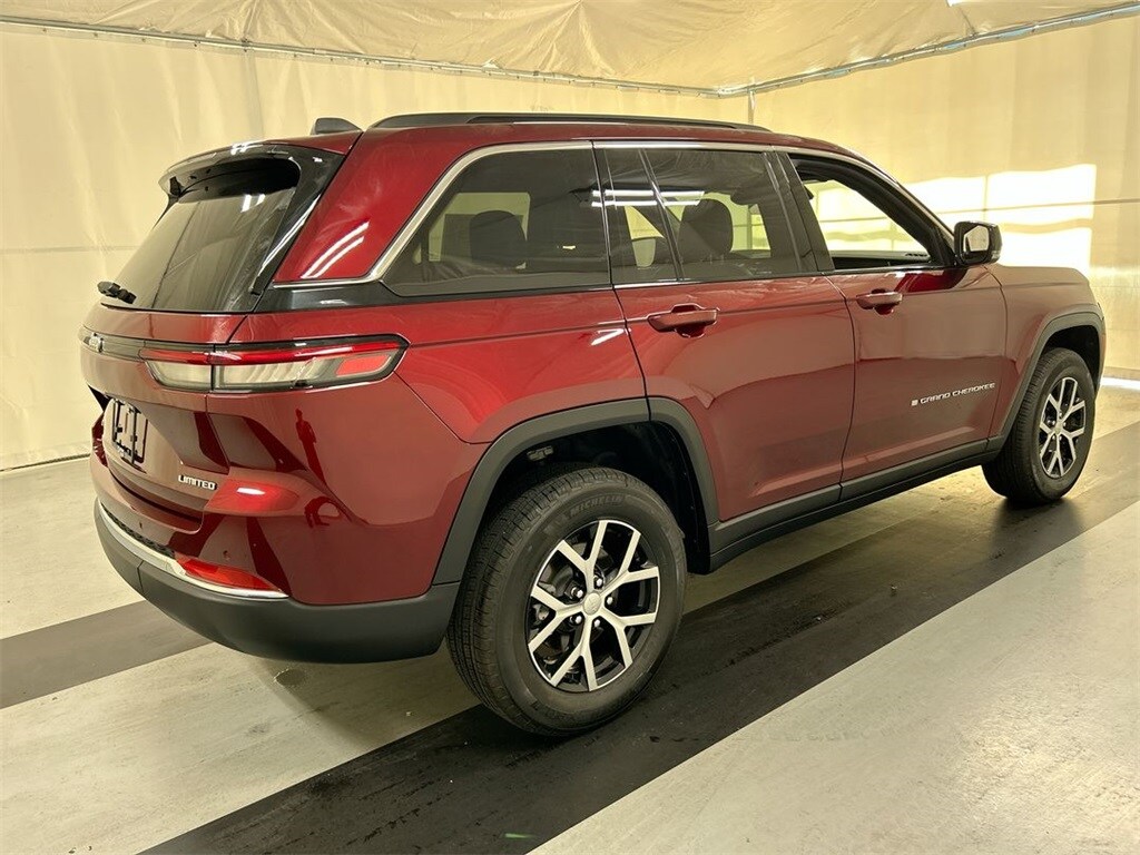 2025 Jeep Grand Cherokee Limited photo 2