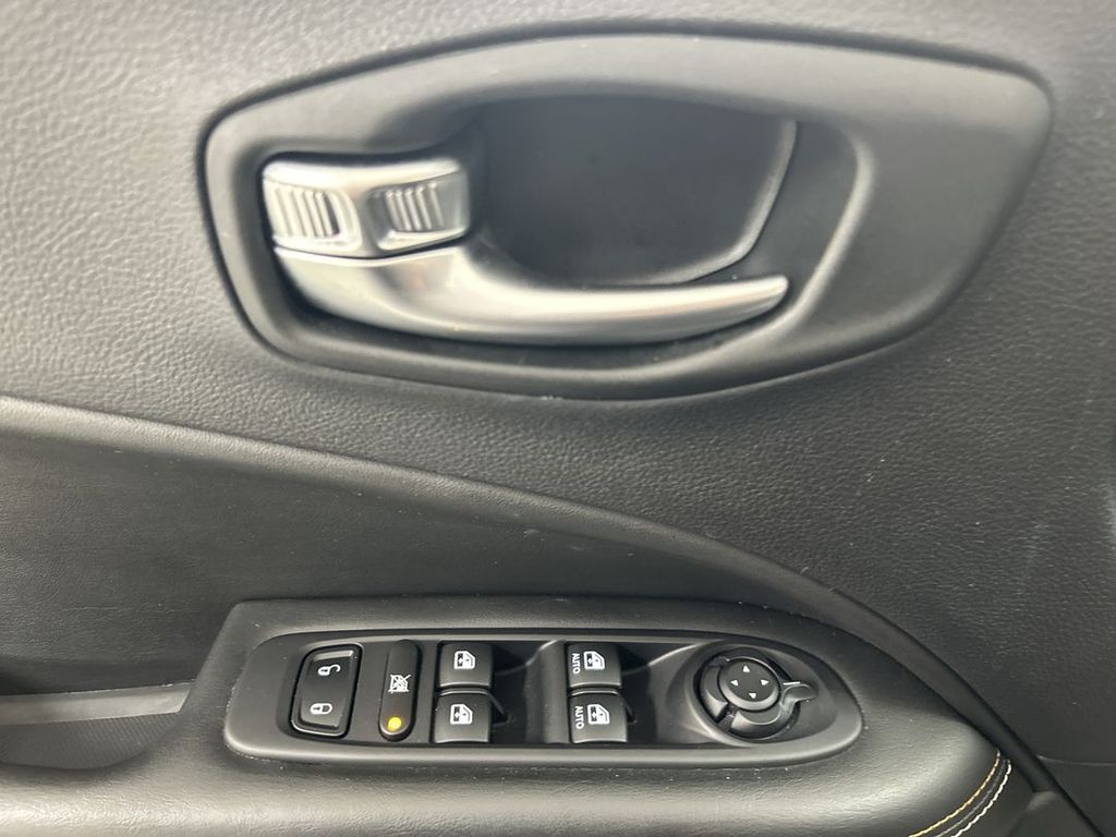 2020 Jeep Compass Latitude - Photo 11