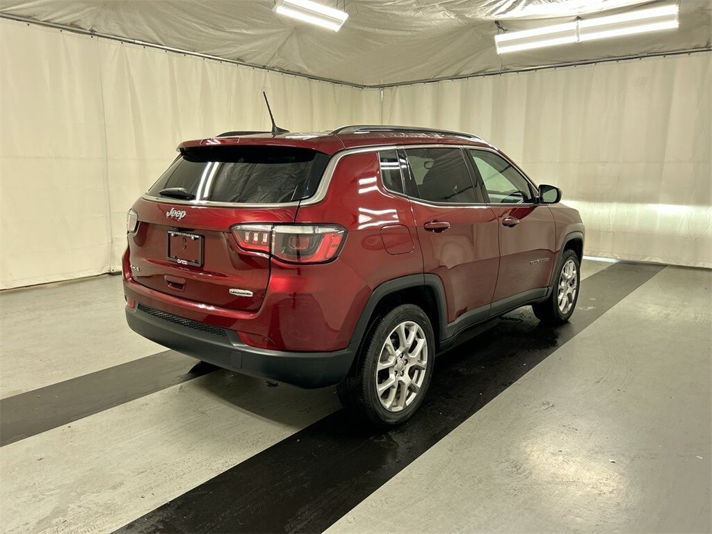 2022 Jeep Compass Latitude Lux photo 2