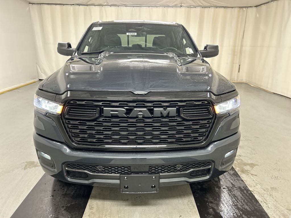 New 2026 Ram 1500 EXPRESS CREW CAB 4X4 5'7 BOX Pickup