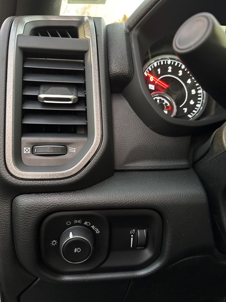 2026 RAM 3500 Chassis Tradesman - Photo 8