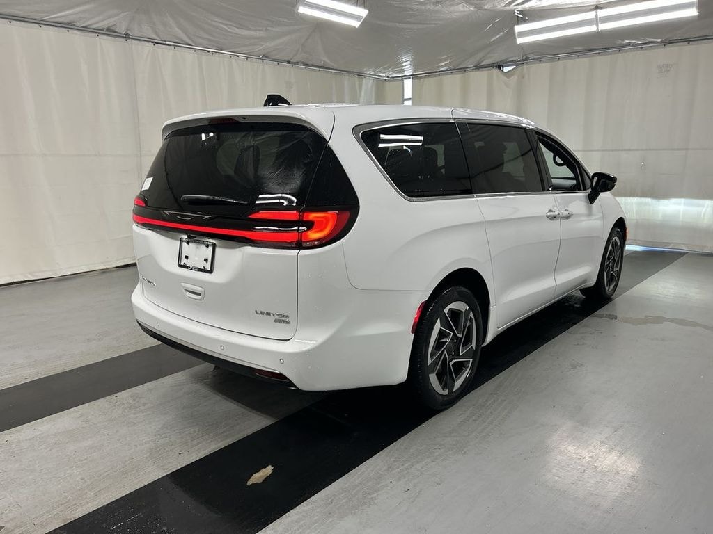 New 2027 Chrysler Pacifica LIMITED AWD Passenger Van