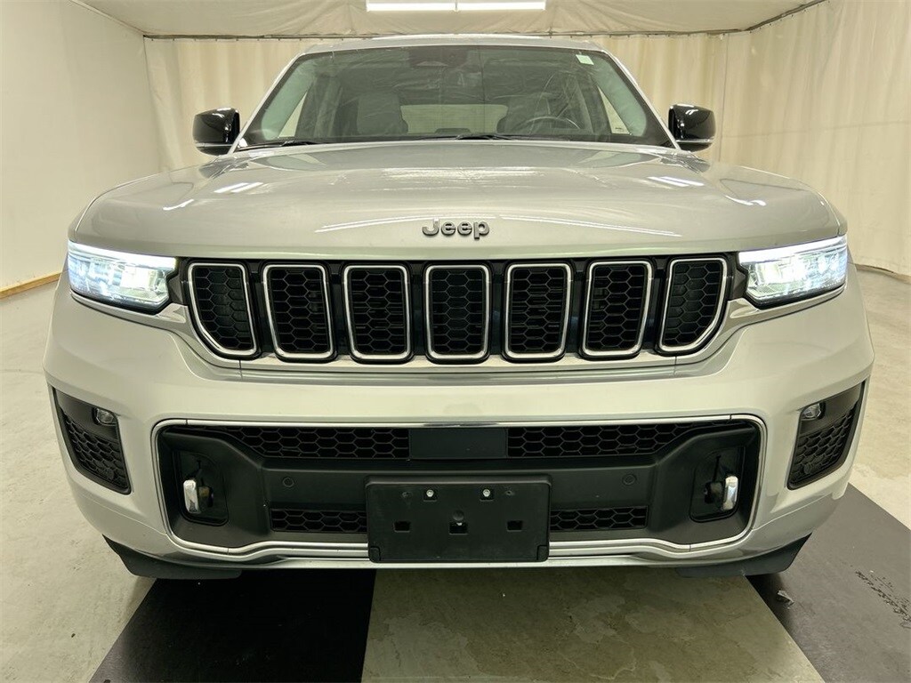 2022 Jeep Grand Cherokee Overland photo 2