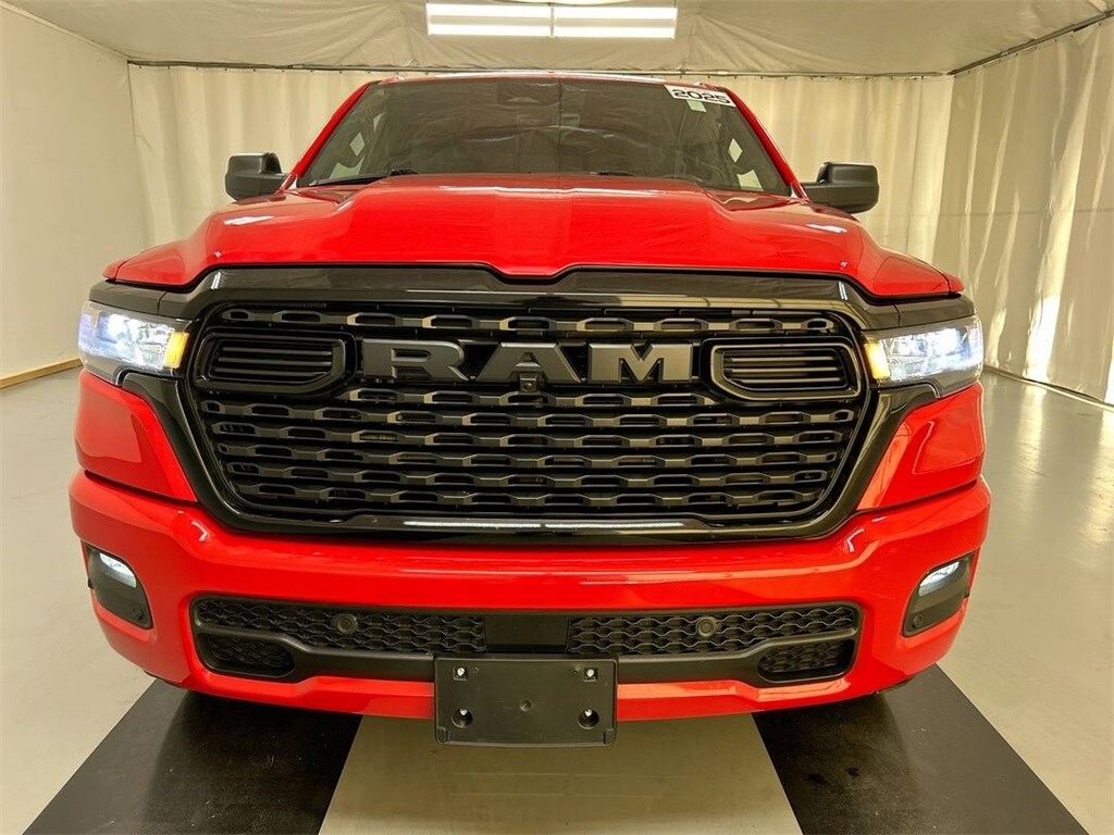 2025 Ram 1500 Tradesman photo 3