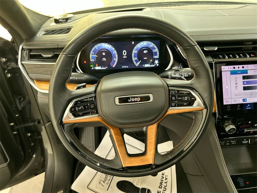 2023 Jeep Grand Cherokee Summit photo 4