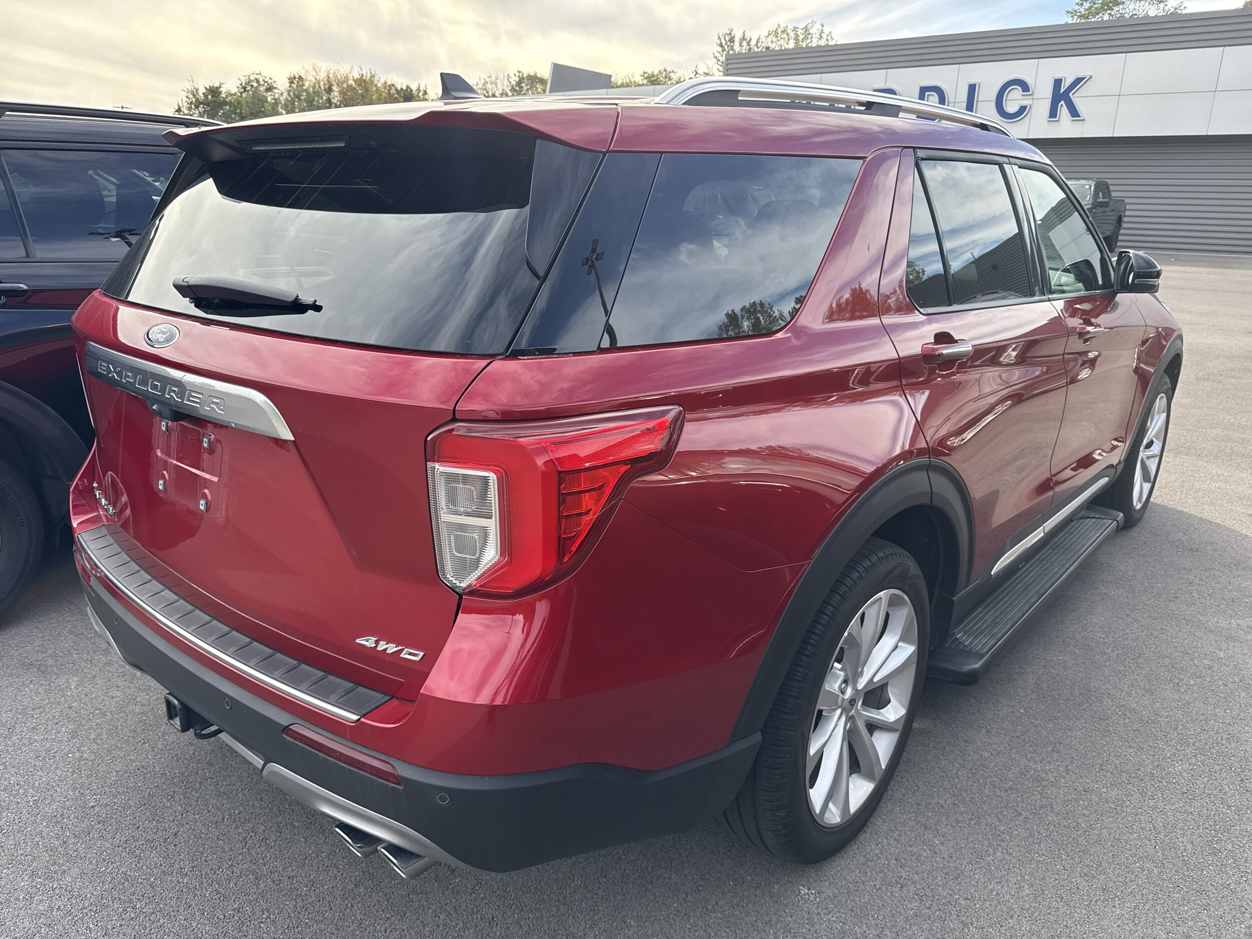 2024 Ford Explorer Platinum photo 3