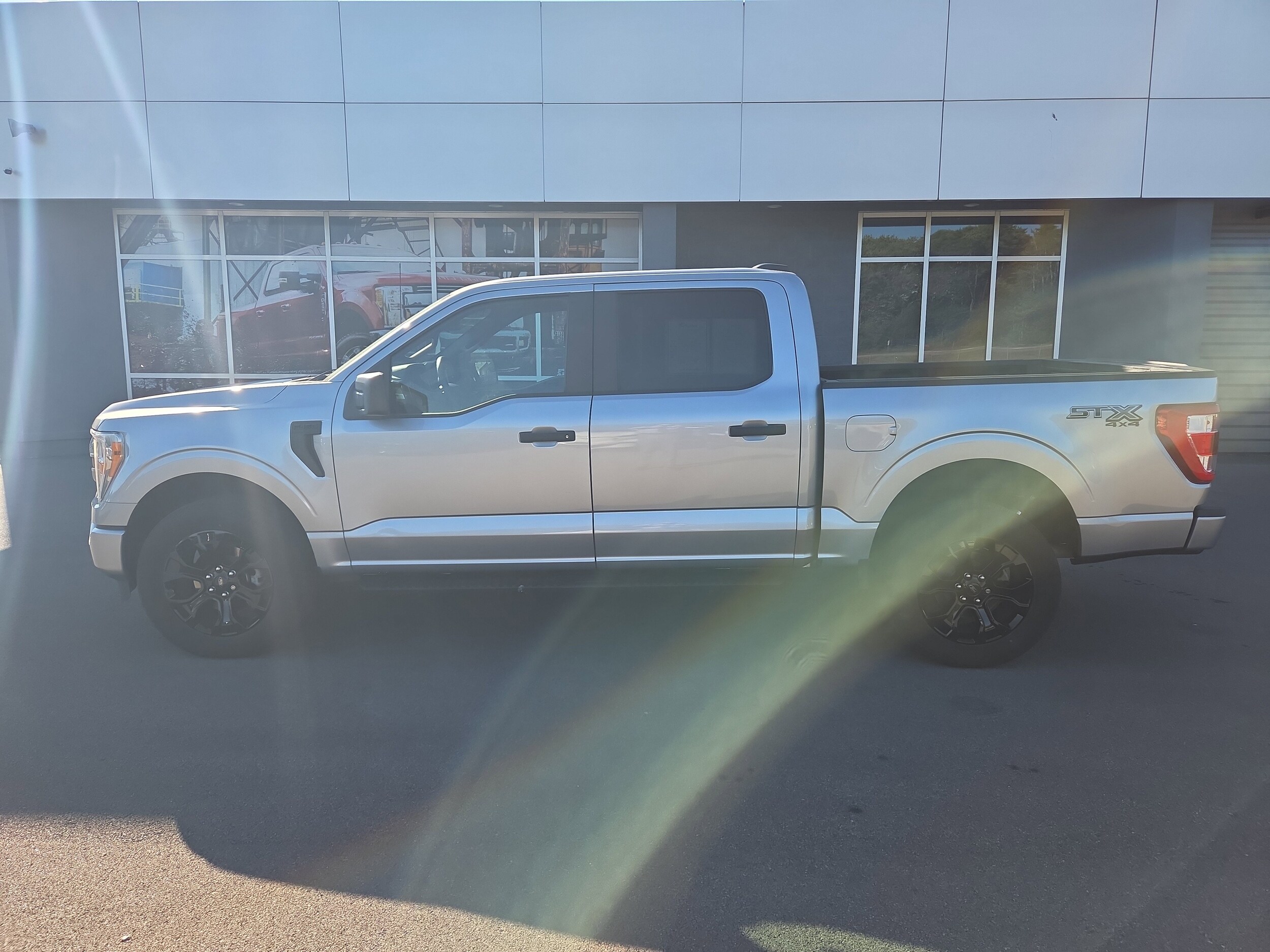 2022 Ford F-150 STX photo 3