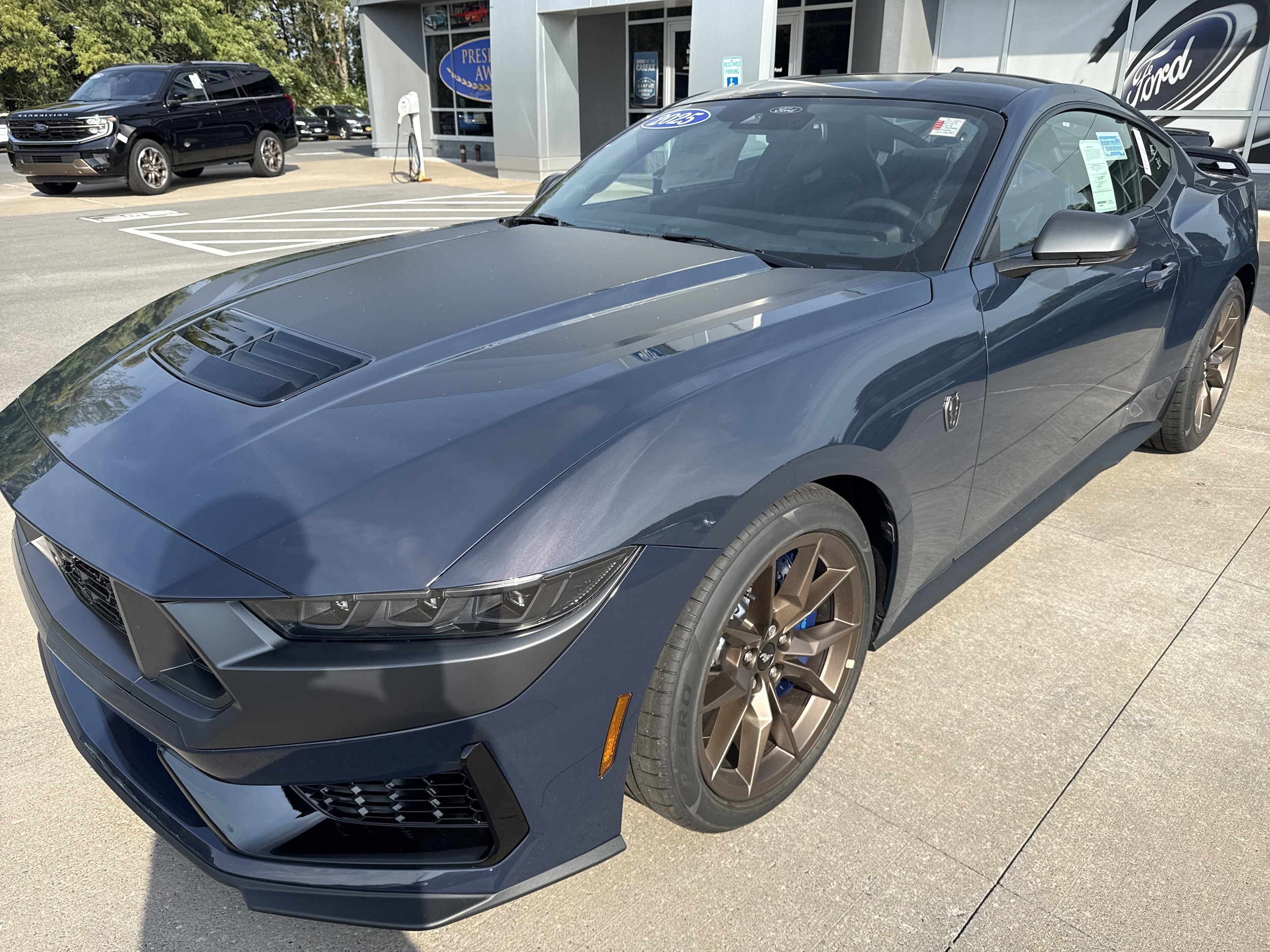 2025 Ford Mustang Dark Horse - Photo 2