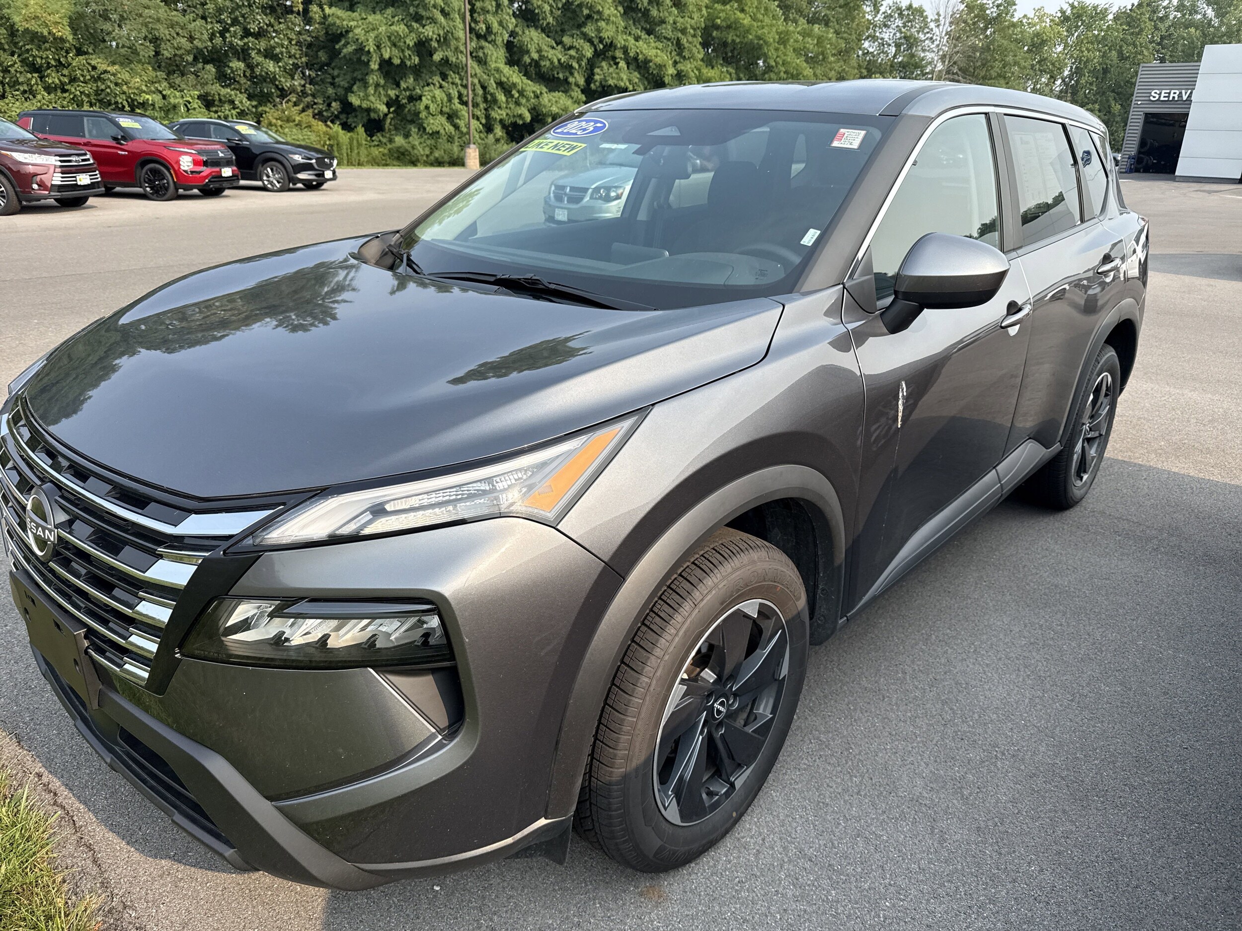 2025 Nissan Rogue SV photo 2