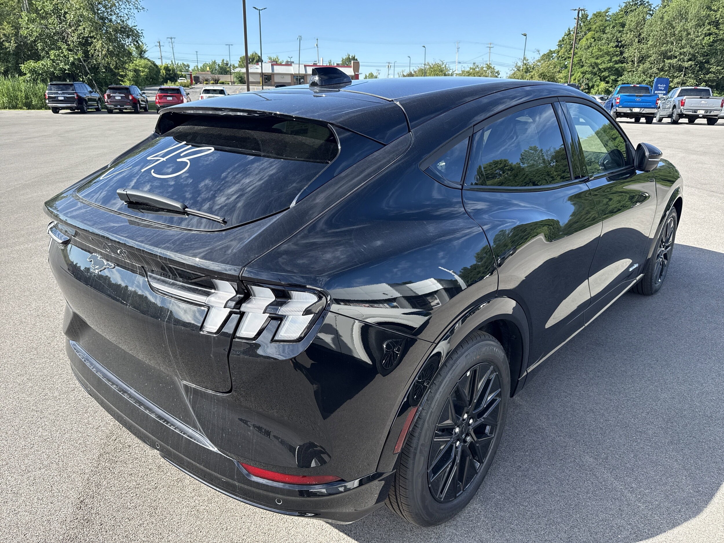 2025 Ford Mustang Mach-E Premium photo 4