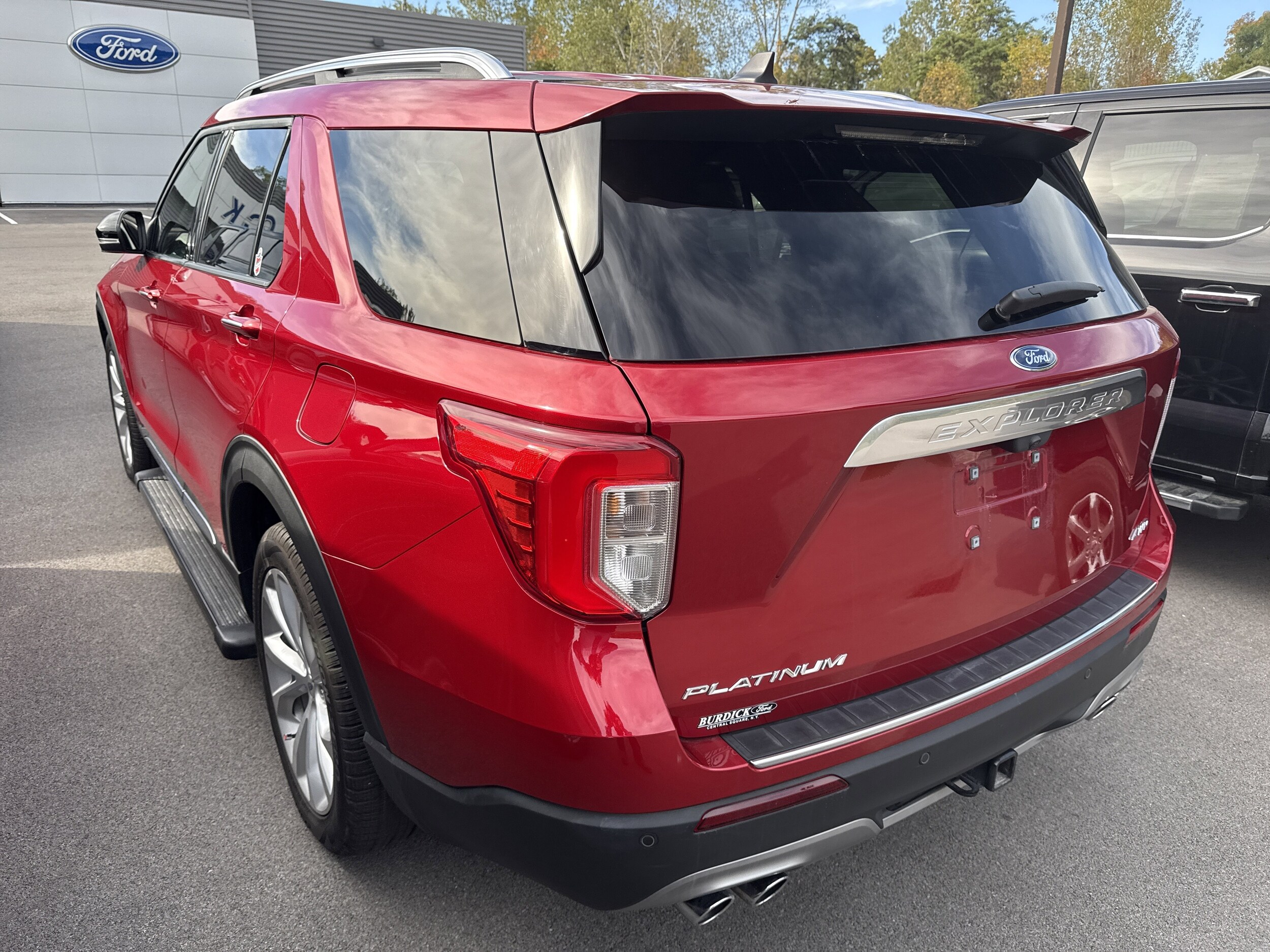 2024 Ford Explorer Platinum photo 2