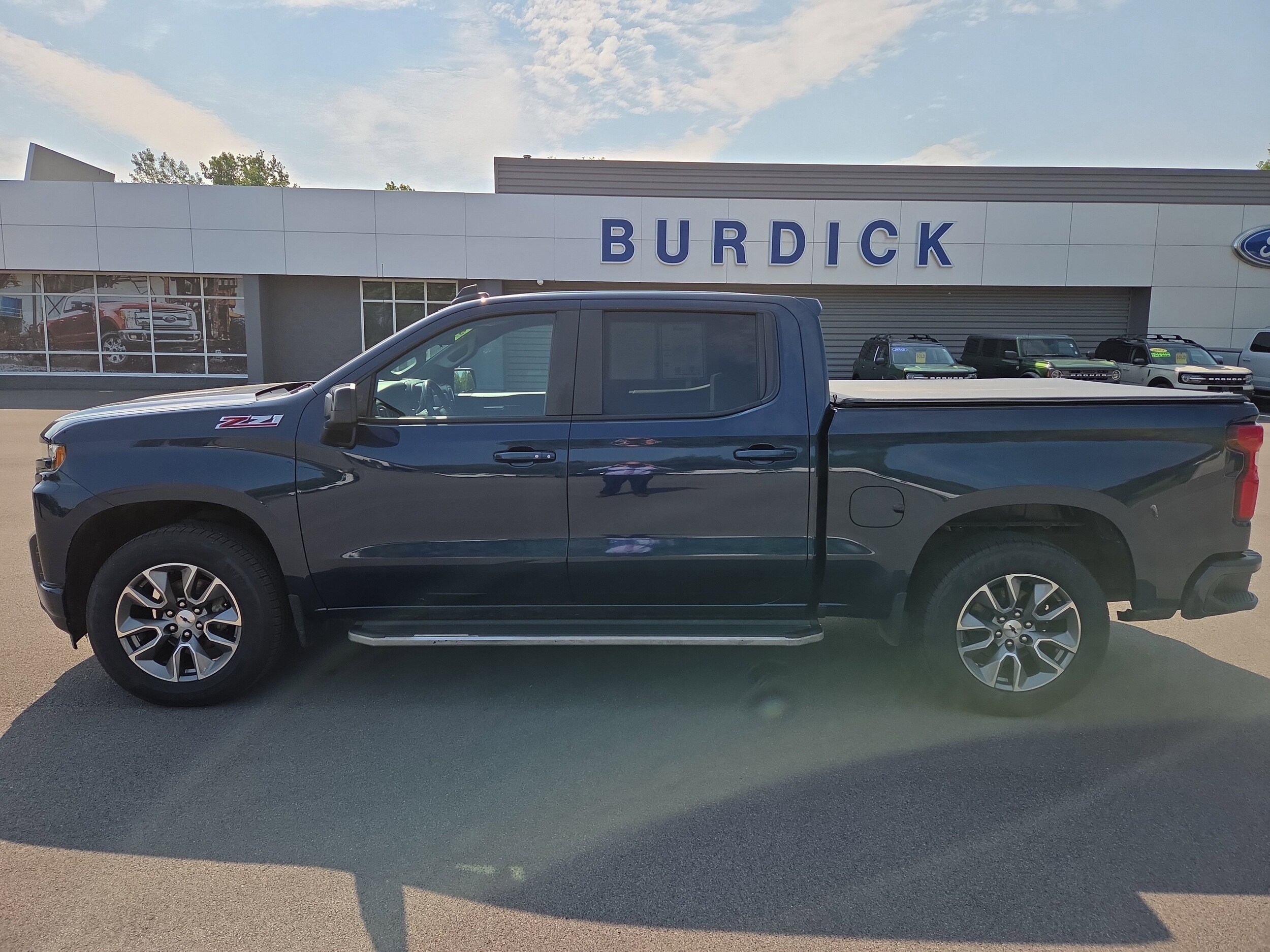 2020 Chevrolet Silverado 1500 RST photo 3