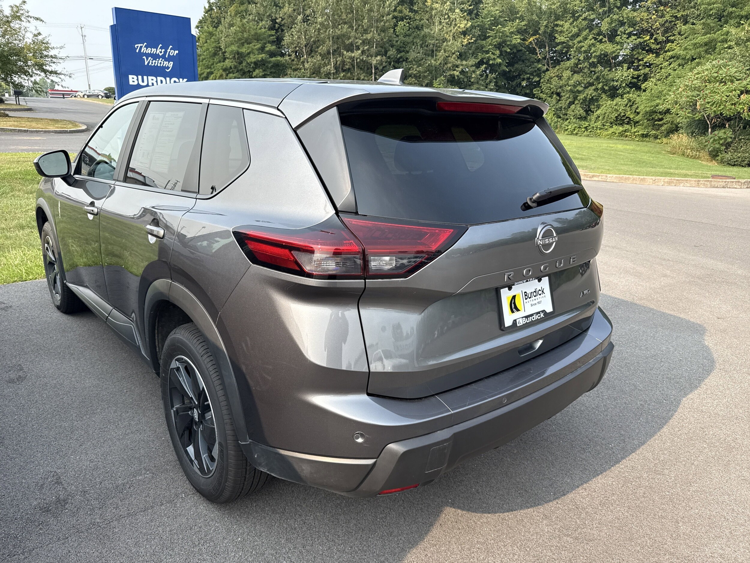 2025 Nissan Rogue SV photo 3
