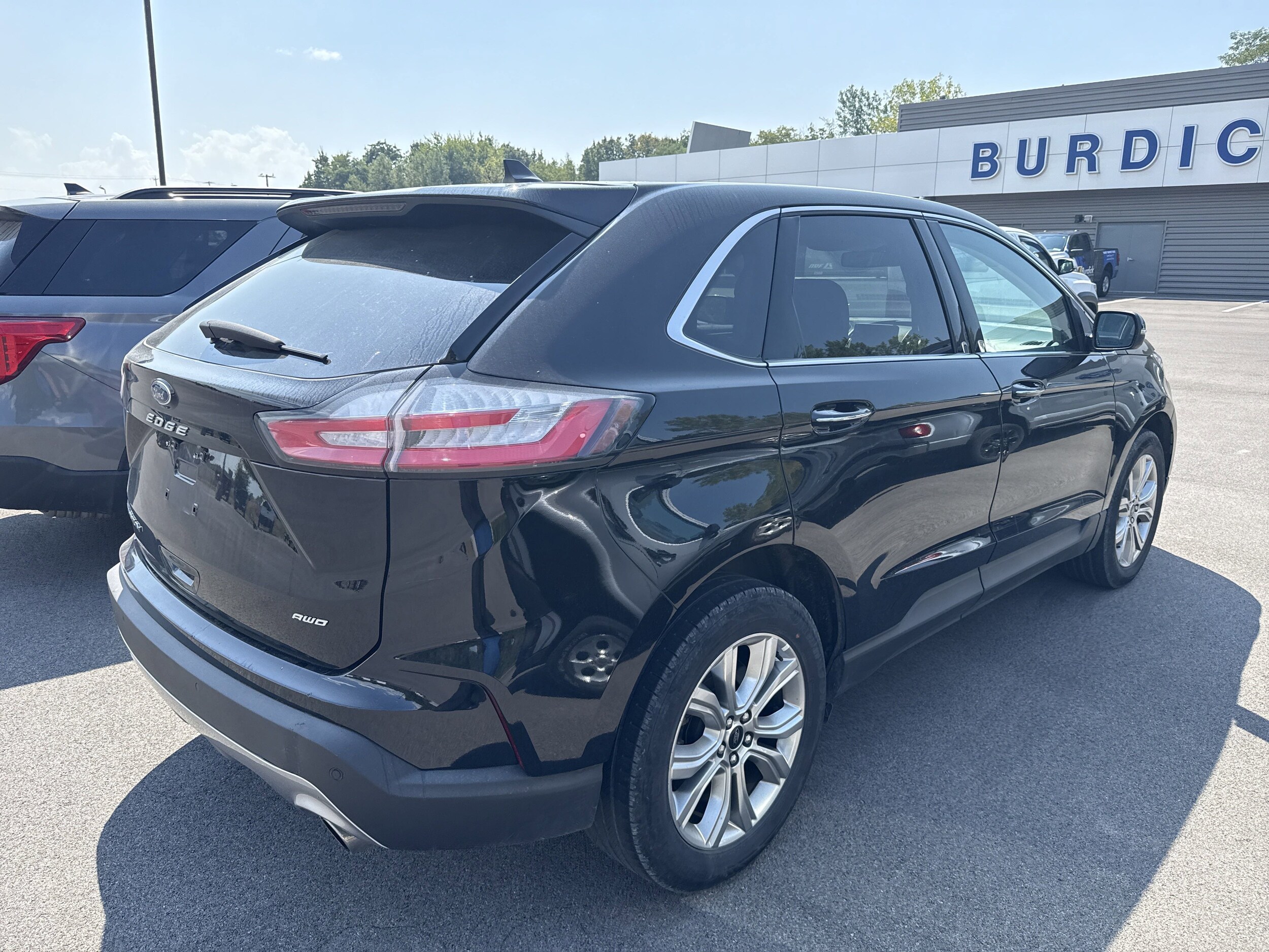 2024 Ford Edge Titanium photo 4