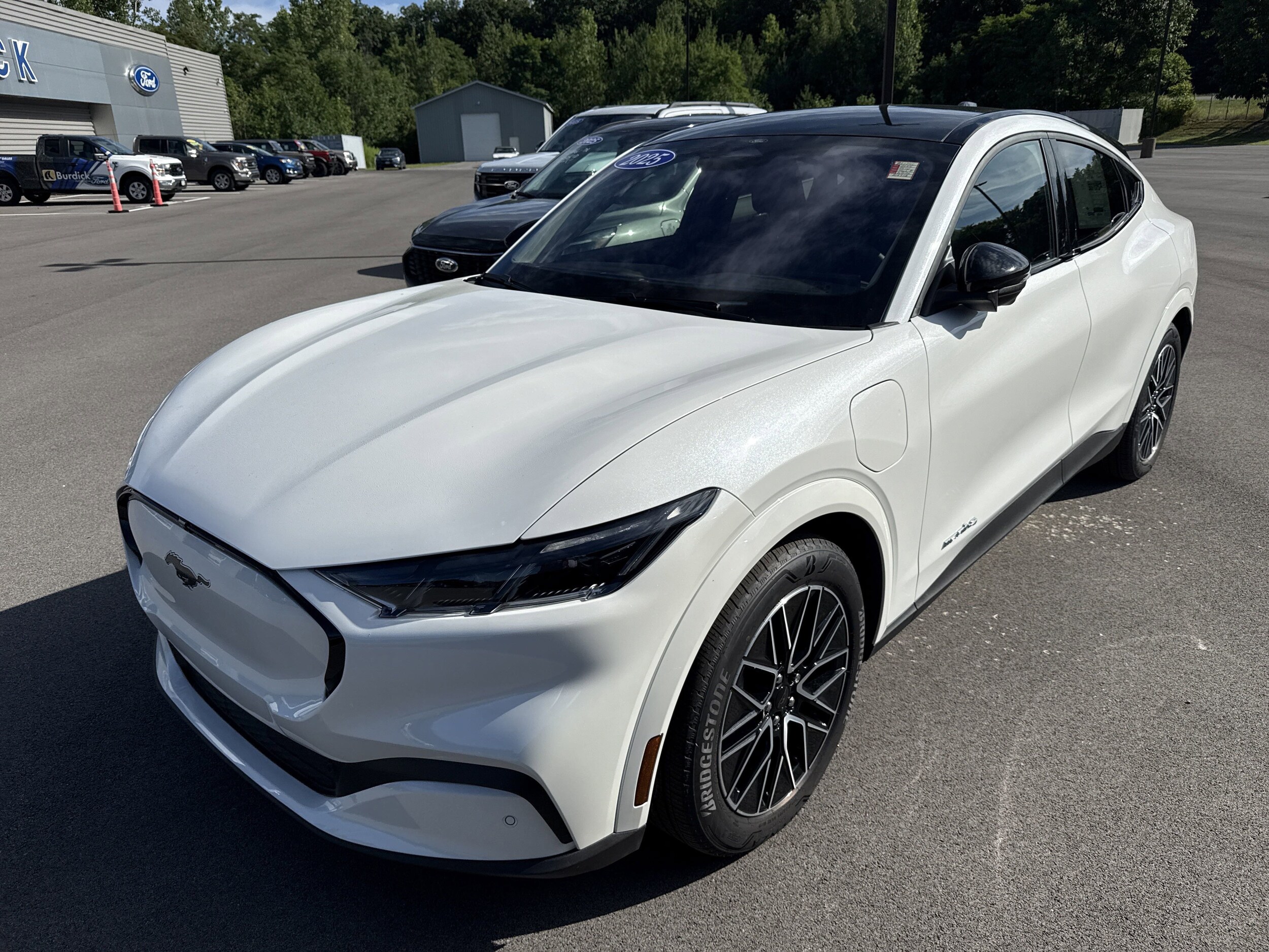 2025 Ford Mustang Mach-E Premium photo 2