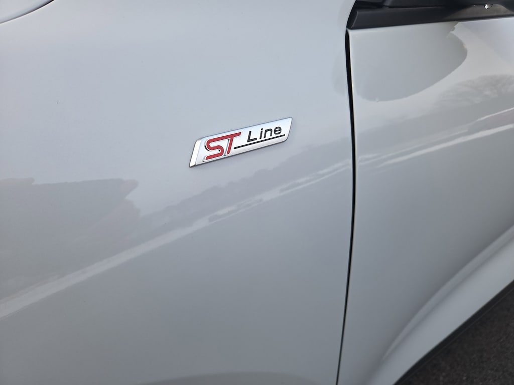 New 2025 Ford Escape Hybrid ST-Line Select 400A AWD Previous Loaner SUV