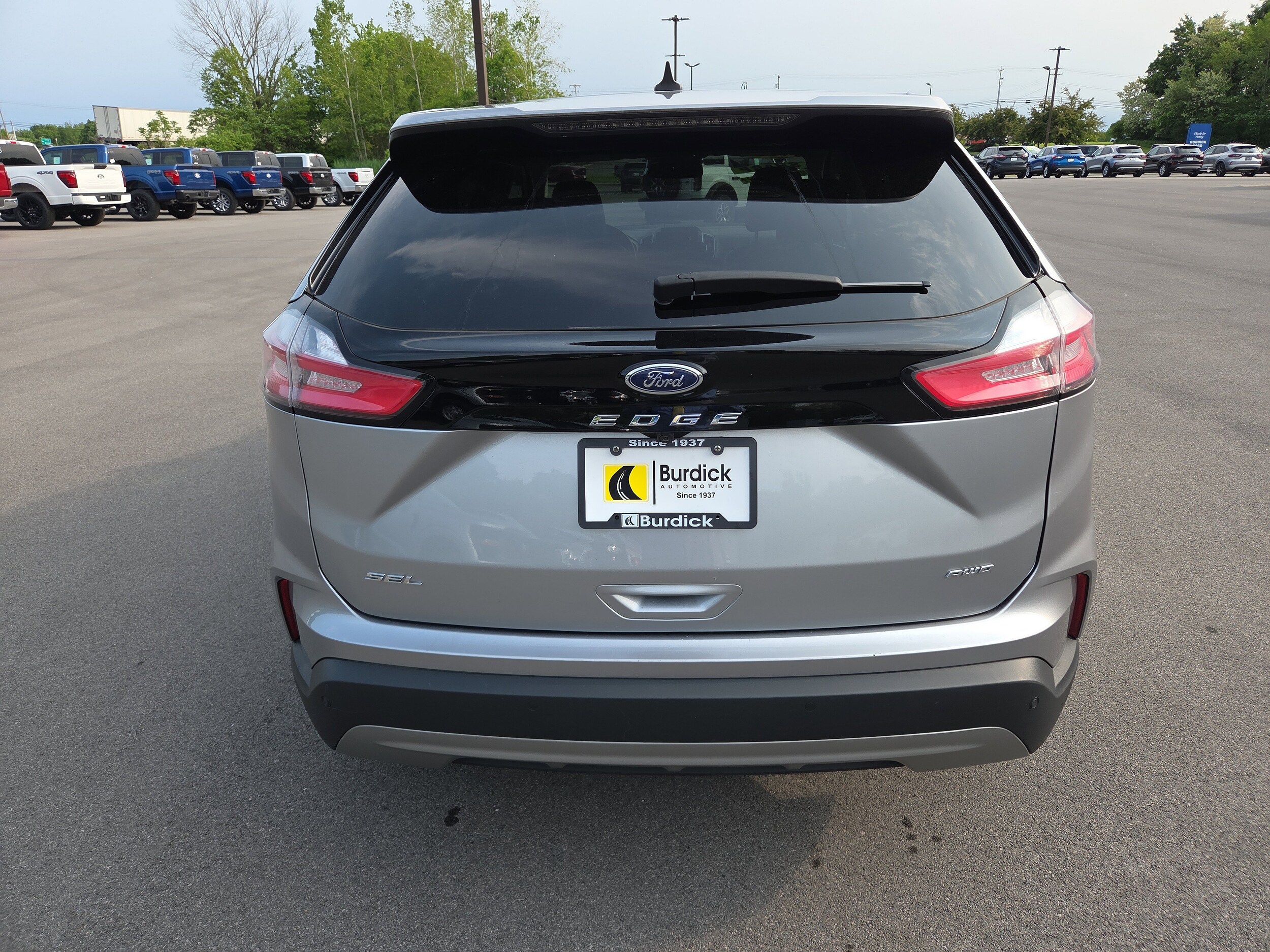 2023 Ford Edge SEL photo 2