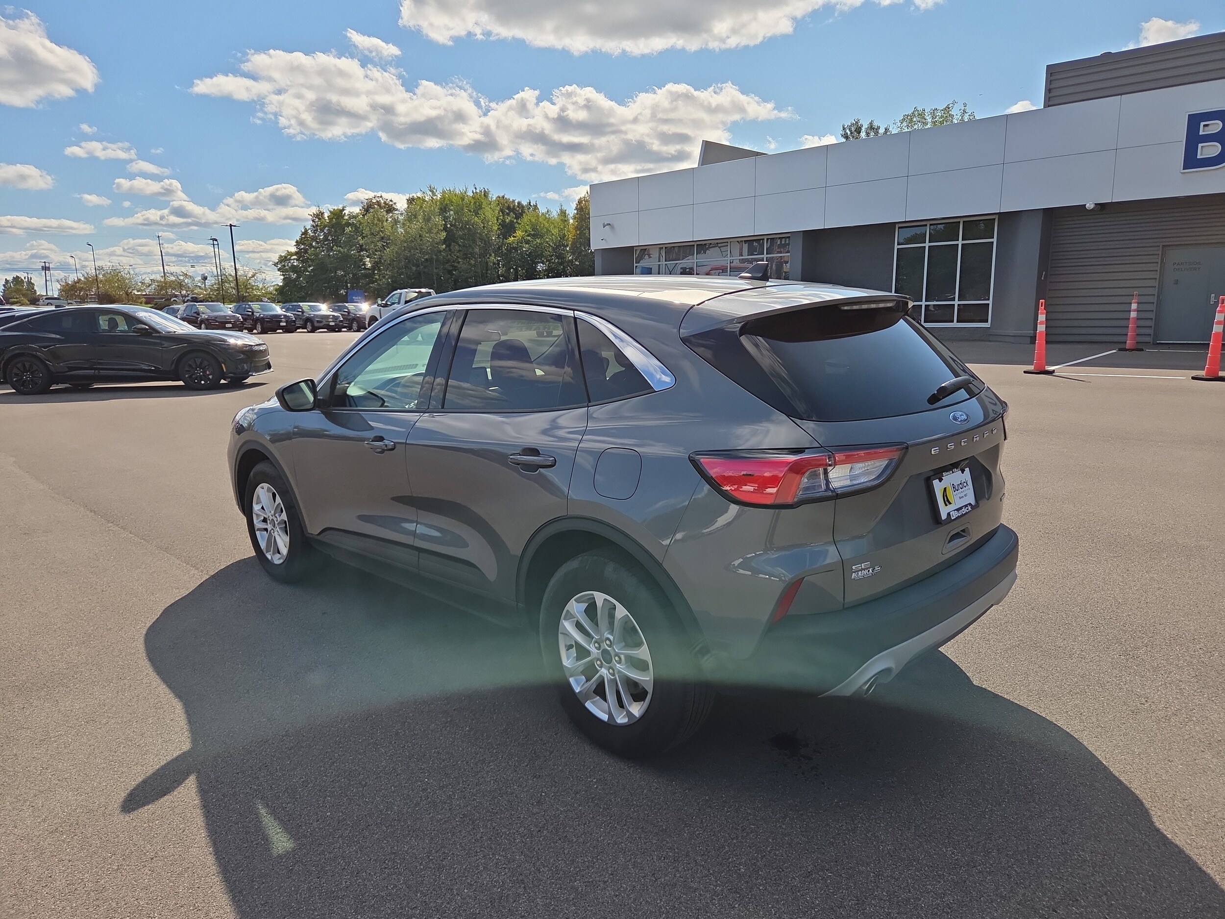 2022 Ford Escape SE photo 2