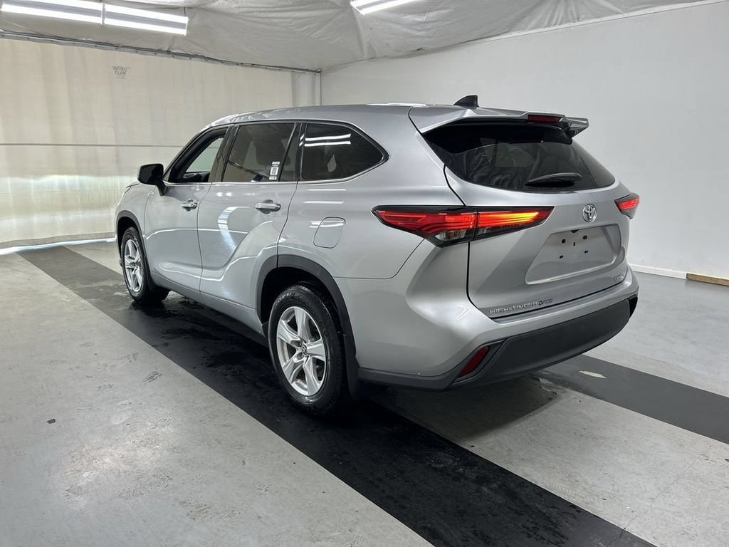 2022 Toyota Highlander LE - Photo 7