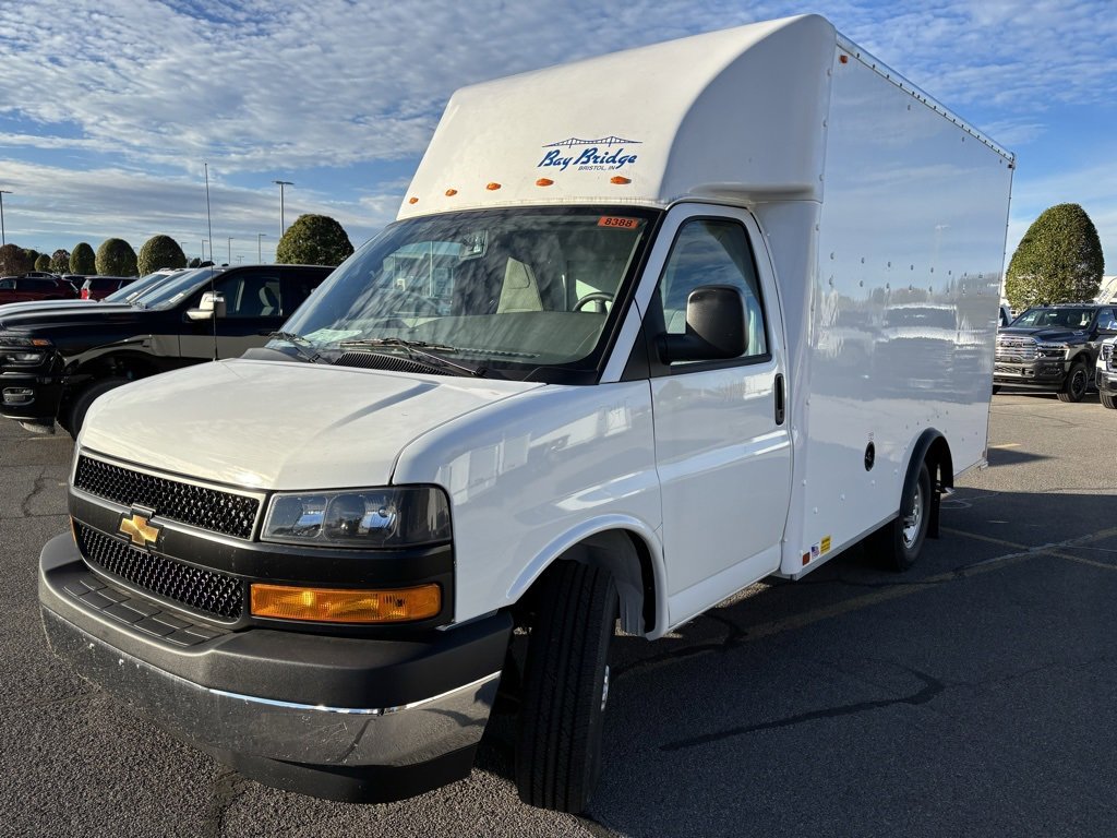 2025 Chevrolet Express 3500 Cutaway Van photo 2