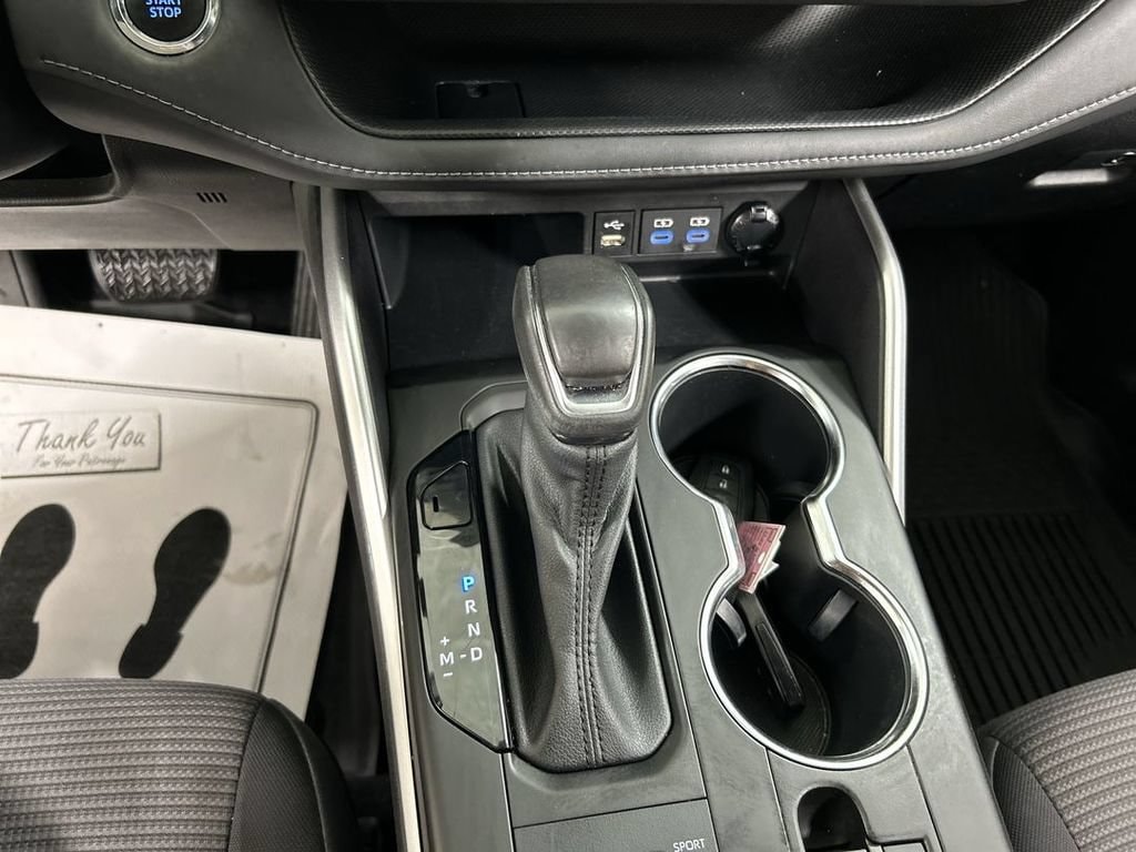 2022 Toyota Highlander LE - Photo 17