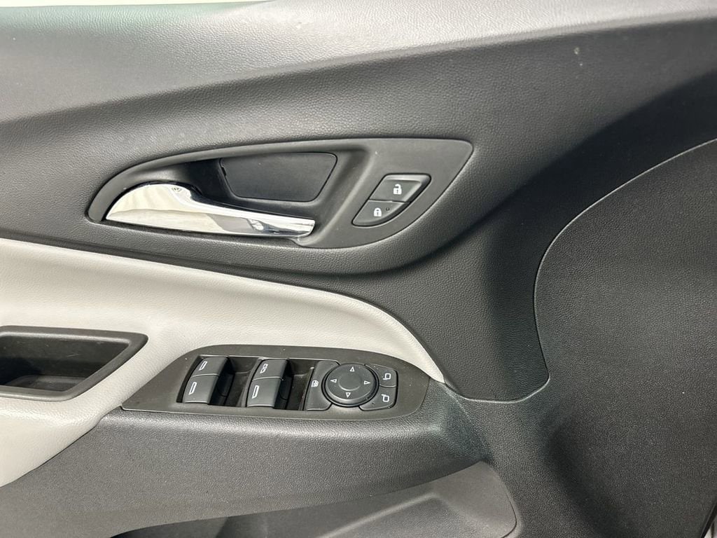 2023 Chevrolet Equinox LS - Photo 11