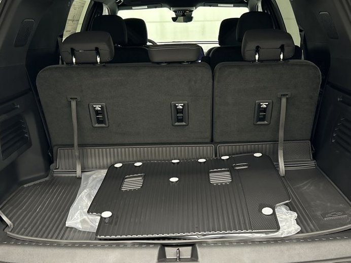 2027 Chevrolet Traverse LT - Photo 21