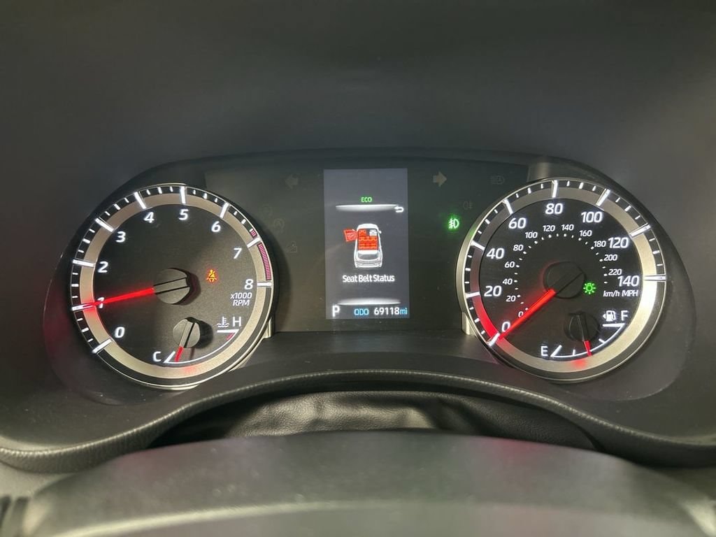 2022 Toyota Highlander LE - Photo 13