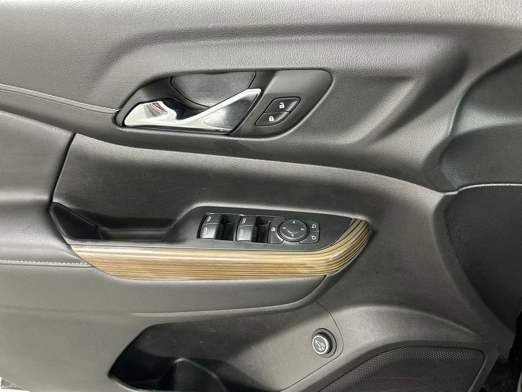 2022 GMC Acadia SLE - Photo 11