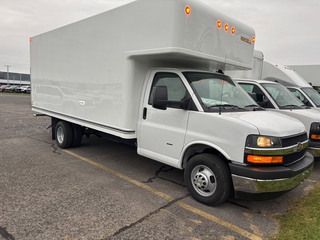 2025 Chevrolet Express 3500 Cutaway Van photo 3