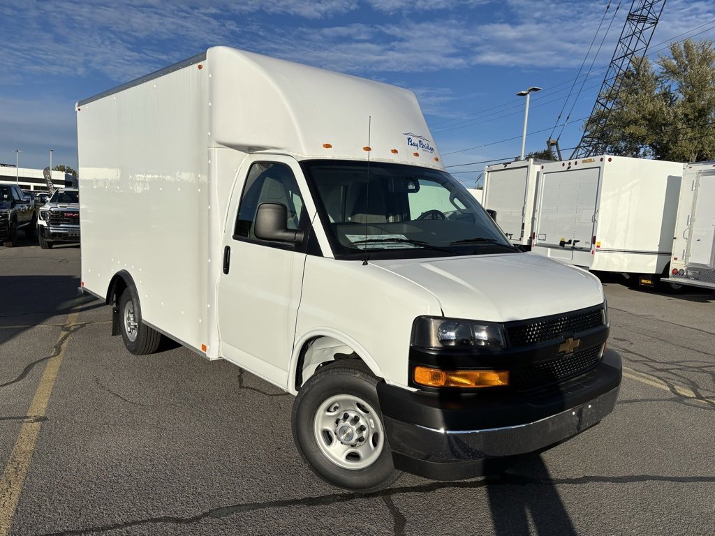 2025 Chevrolet Express 3500 Cutaway Van photo 3