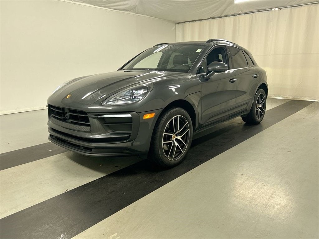 2022 Porsche Macan Base's photo